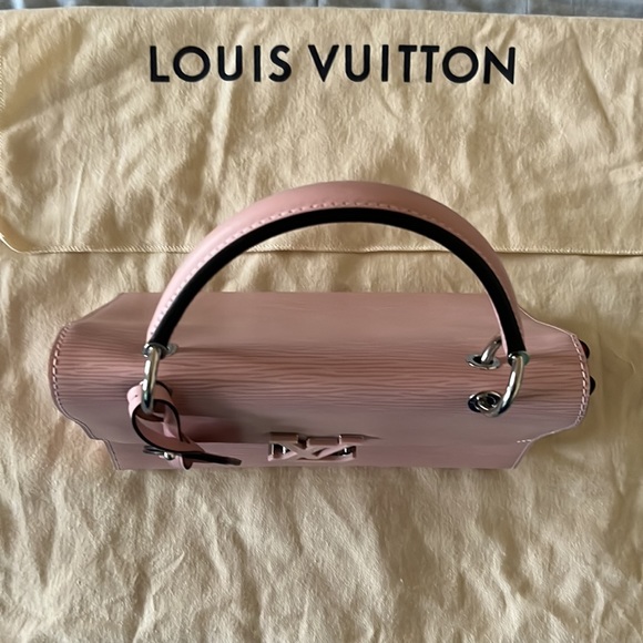 Louis Vuitton Handbag - Picture 3 of 9